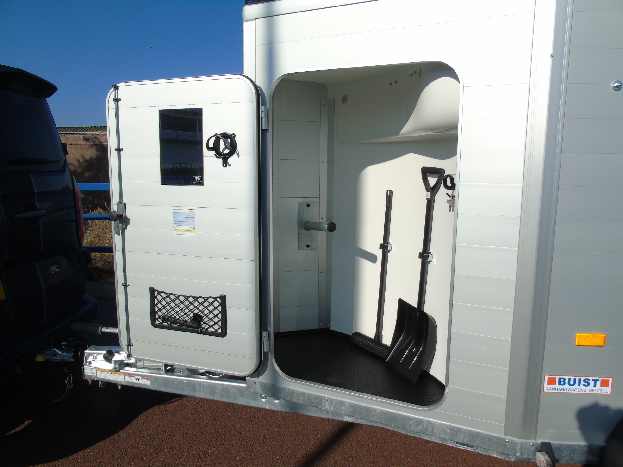 Voorraad Humbaur Single Alu Luxus 1,5 paards trailer zadelkamer