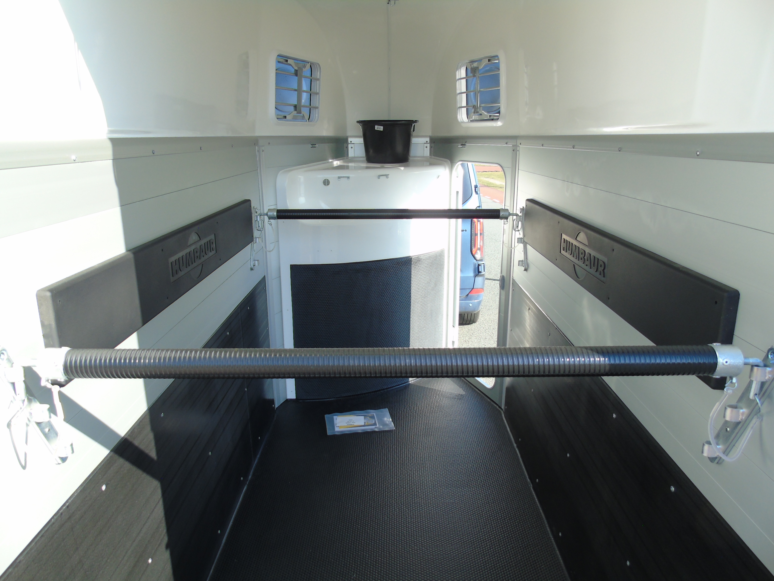 Voorraad Humbaur Single Alu Luxus 1,5 paards trailer zadelkamer