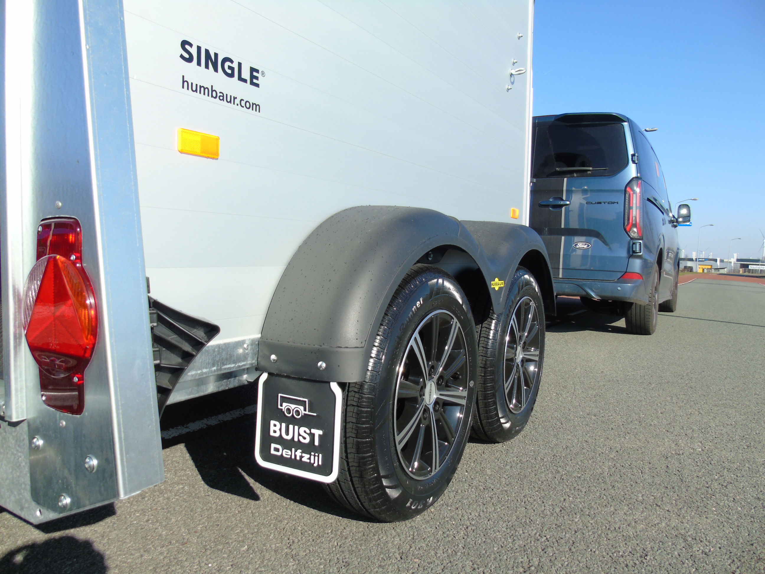Voorraad Humbaur Single Alu Luxus 1,5 paards trailer zadelkamer