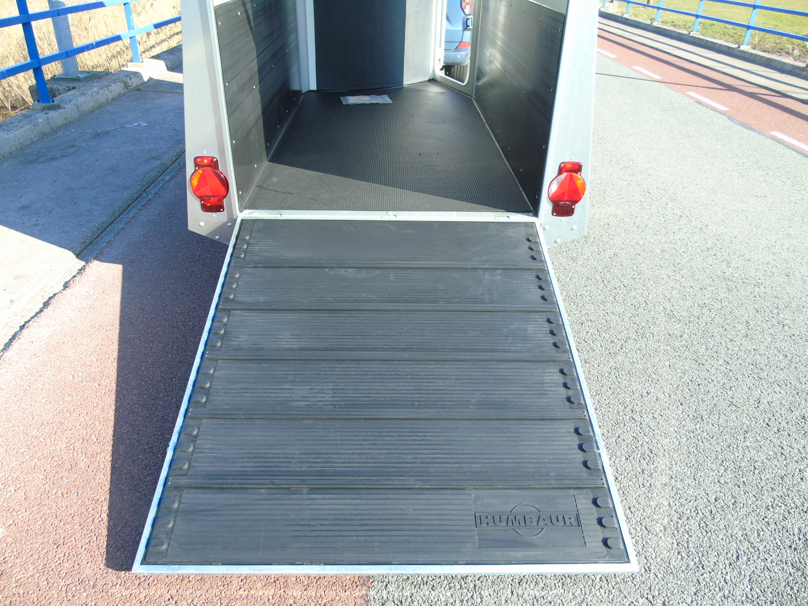 Voorraad Humbaur Single Alu Luxus 1,5 paards trailer zadelkamer