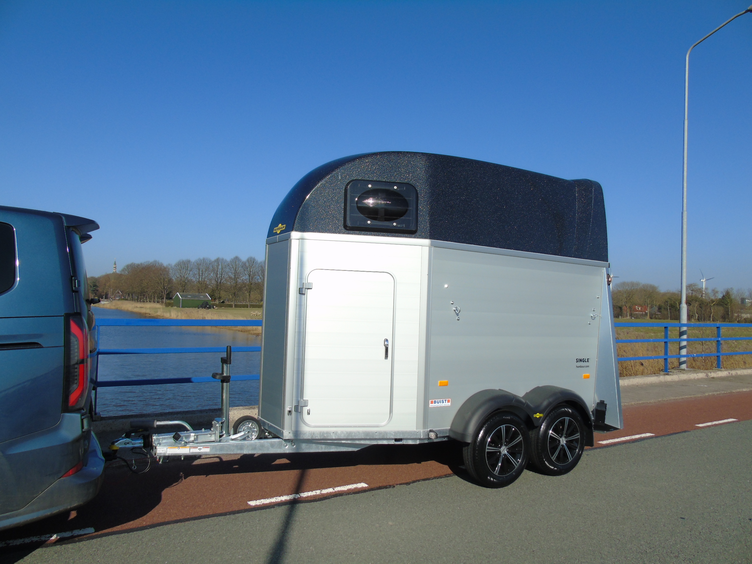 Voorraad Humbaur Single Alu Luxus 1,5 paards trailer zadelkamer