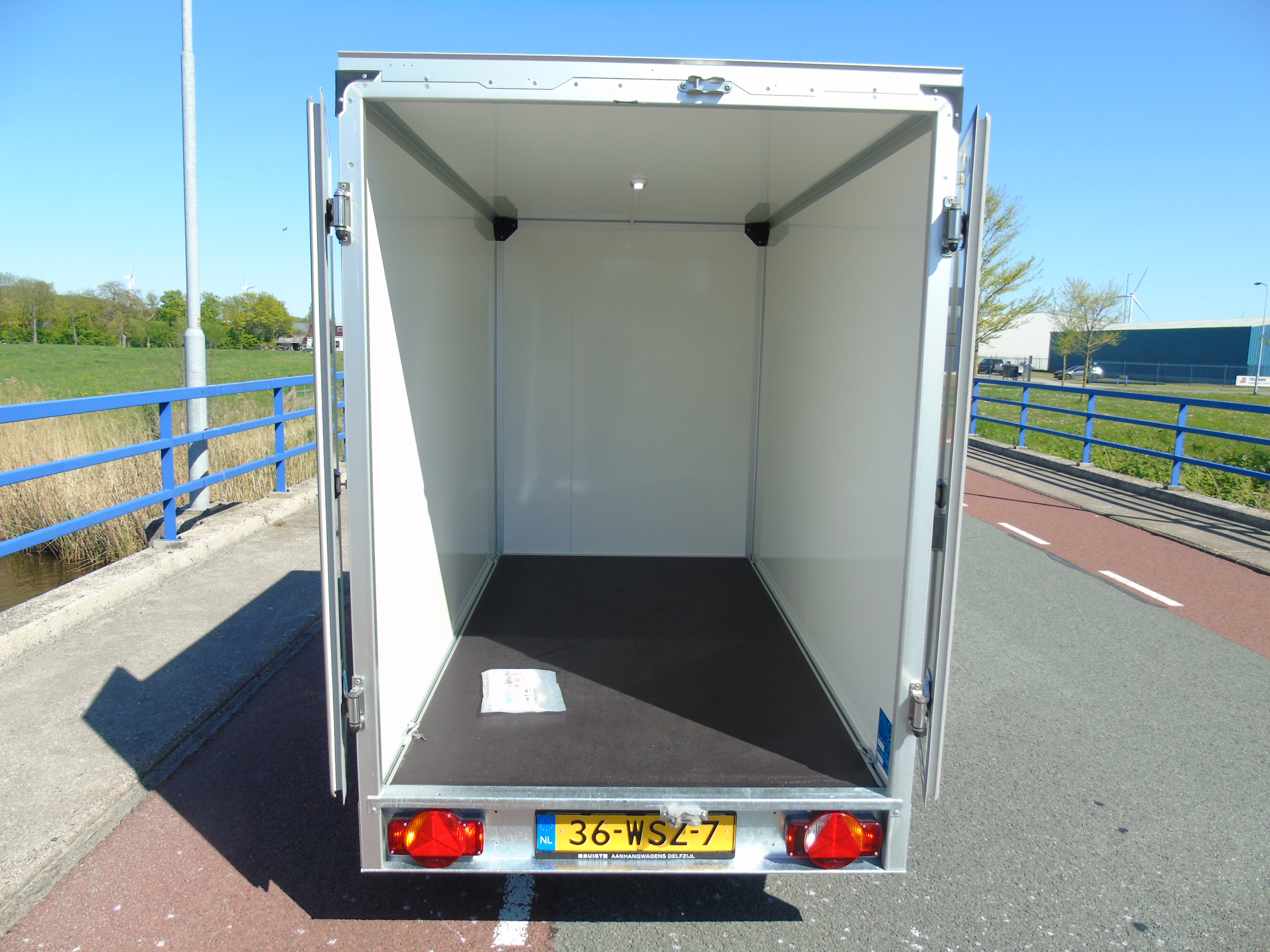 Voorraad aanhangwagen Humbaur HK132614-18PF30 PurFerro enkelasser gesloten bakwagen