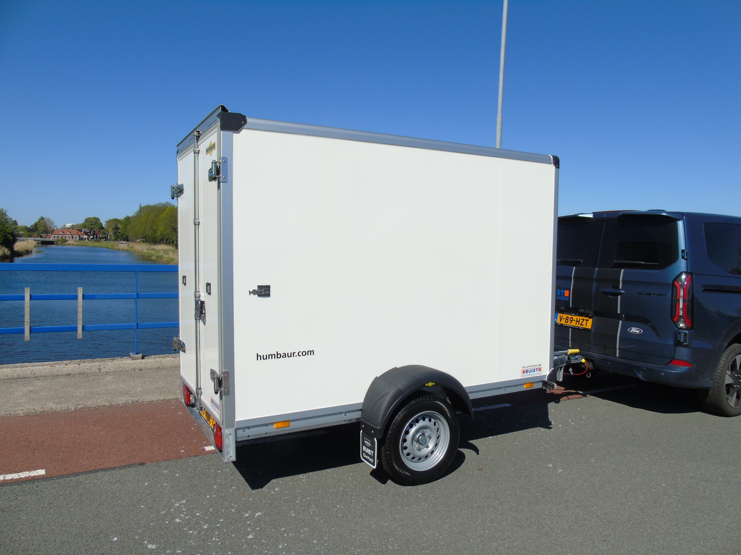 Voorraad aanhangwagen Humbaur HK132614-18PF30 PurFerro enkelasser gesloten bakwagen
