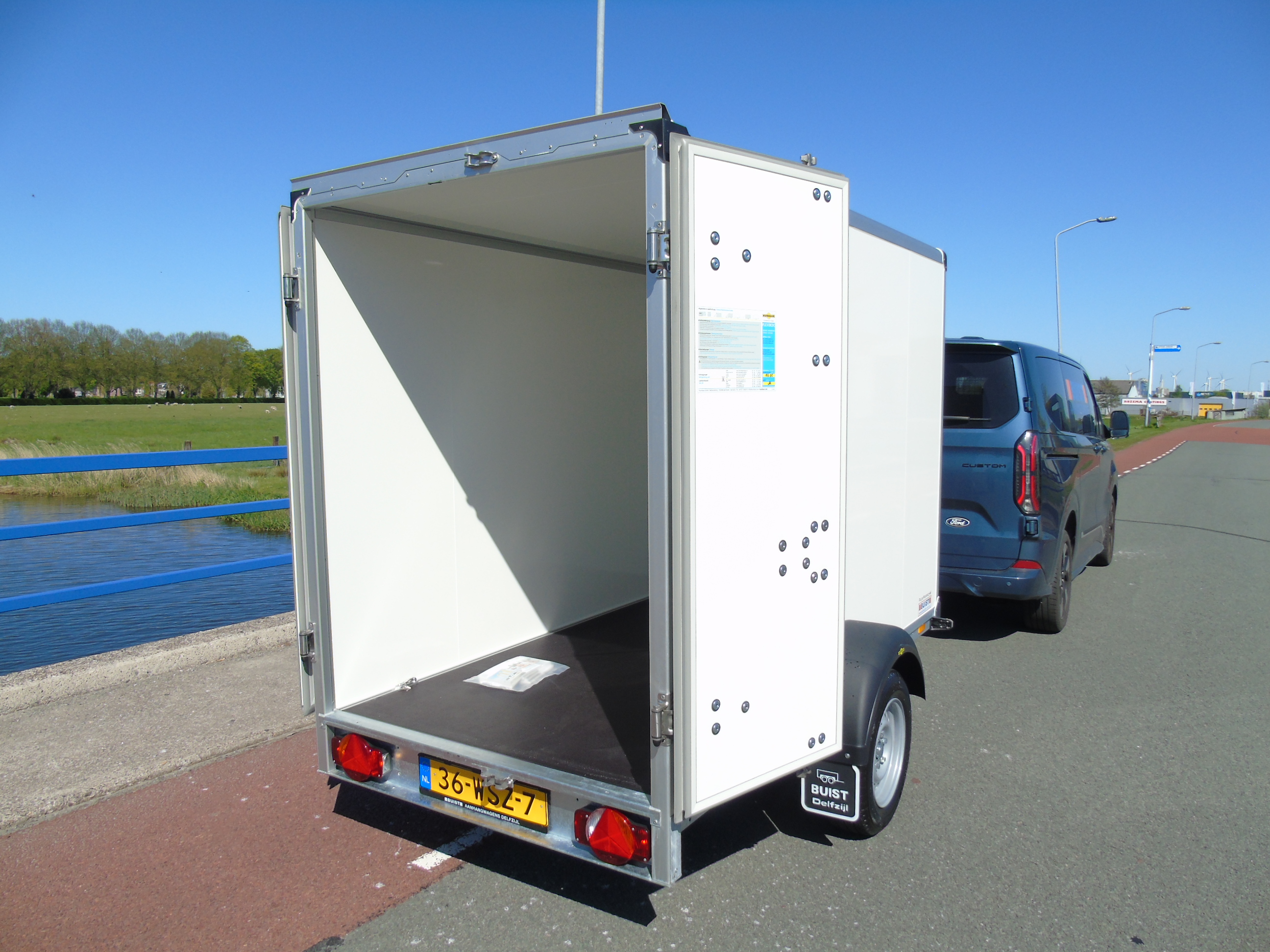 Voorraad aanhangwagen Humbaur HK132614-18PF30 PurFerro enkelasser gesloten bakwagen