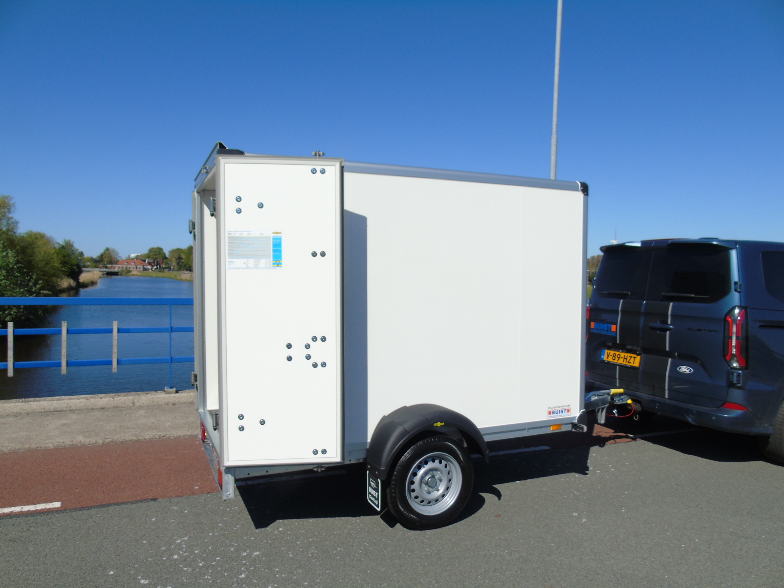 Voorraad aanhangwagen Humbaur HK132614-18PF30 PurFerro enkelasser gesloten bakwagen