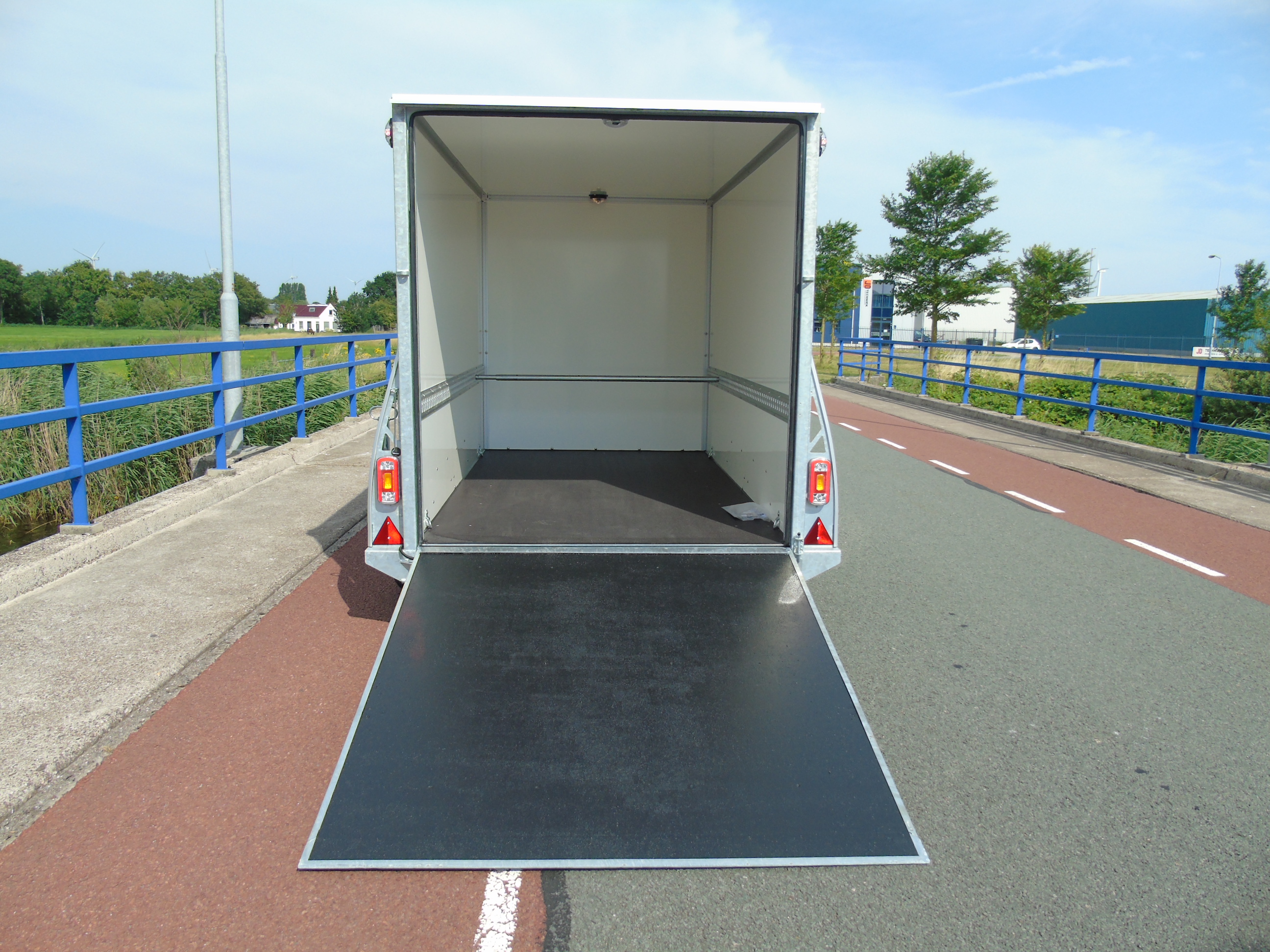 Voorraad aanhangwagen Sirius G130 PP gesloten tandemasser bakwagen deur-klep combi