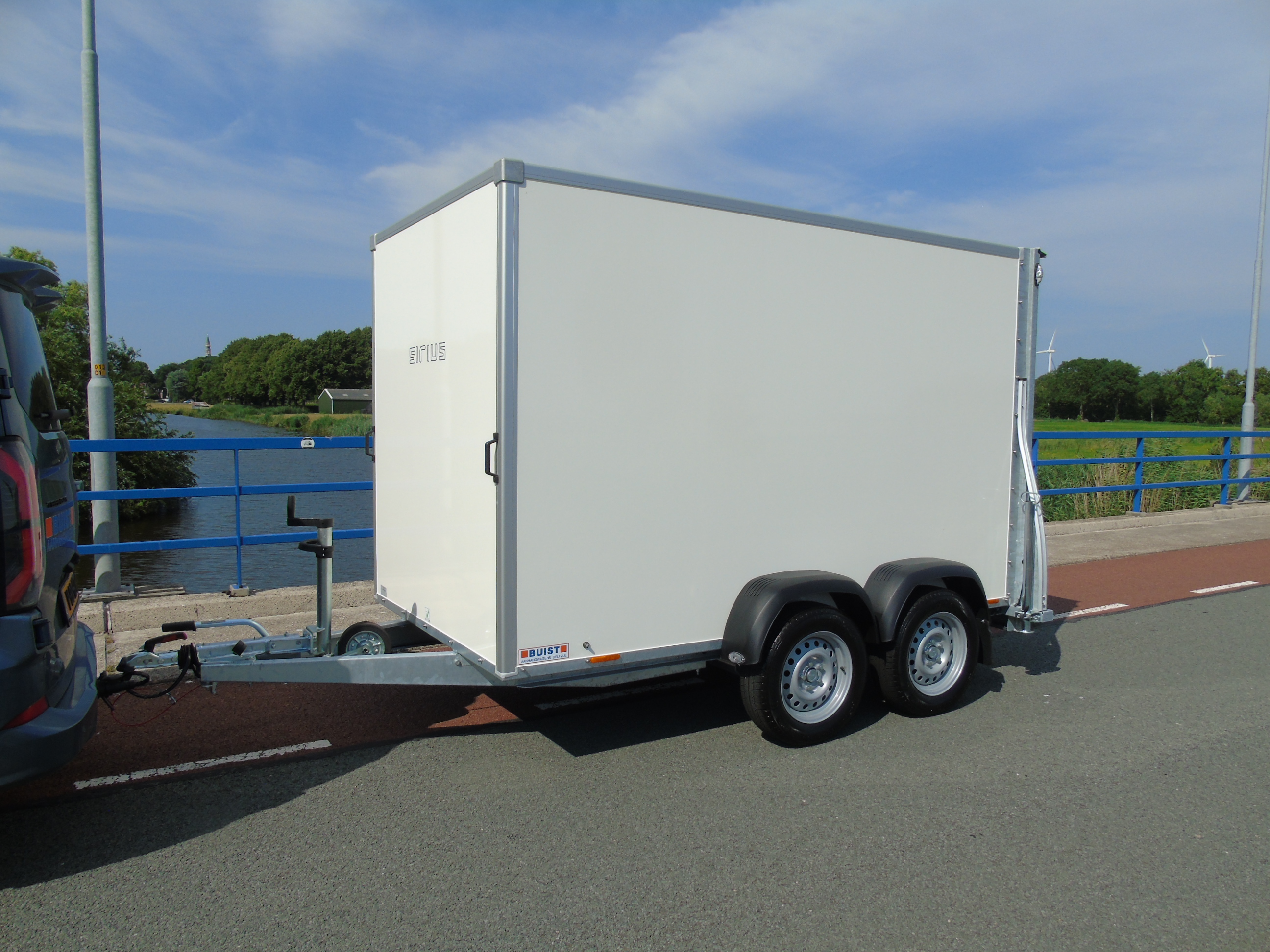 Voorraad aanhangwagen Sirius G130 PP gesloten tandemasser bakwagen deur-klep combi