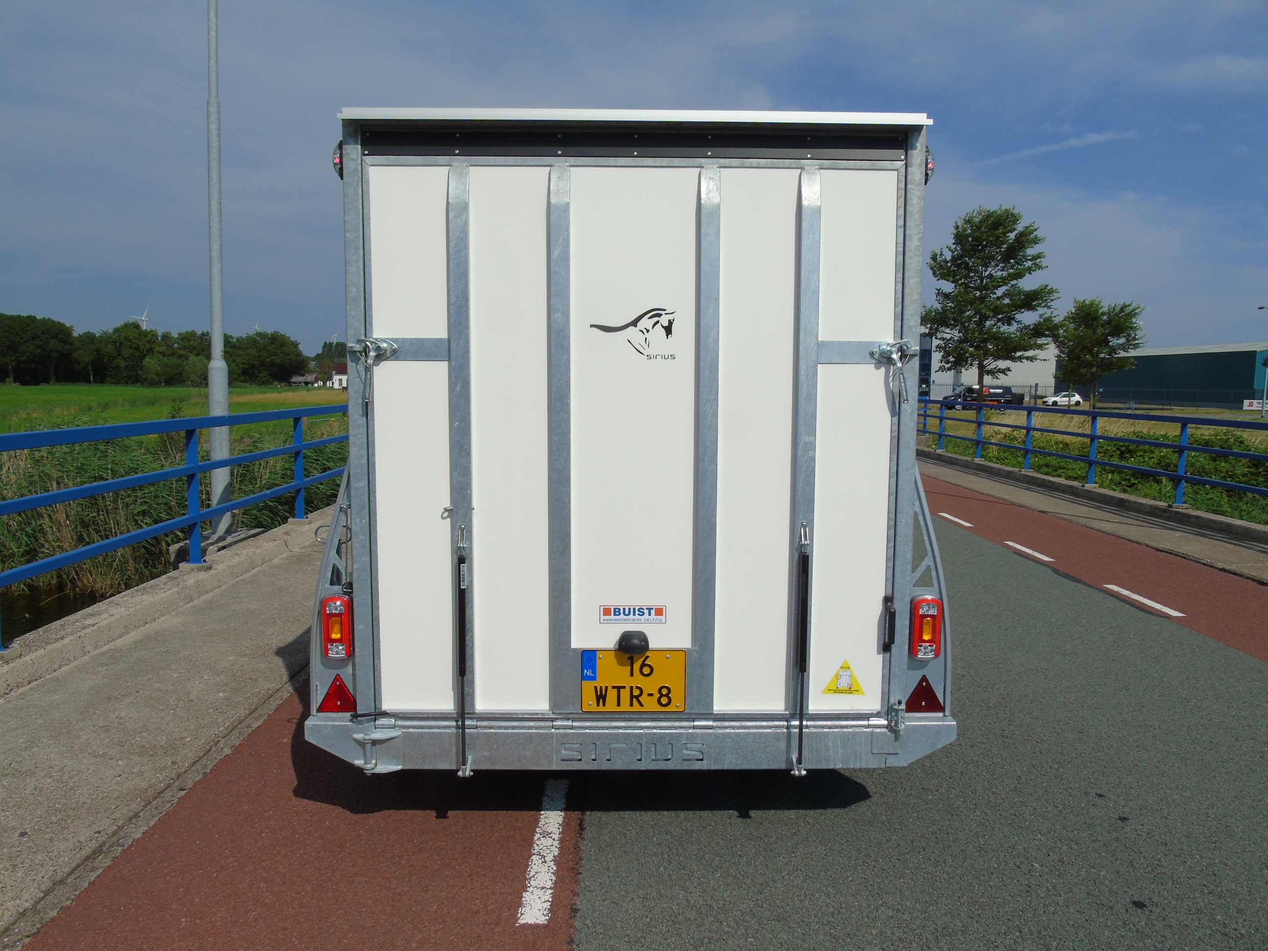 Voorraad aanhangwagen Sirius G130 PP gesloten tandemasser bakwagen deur-klep combi