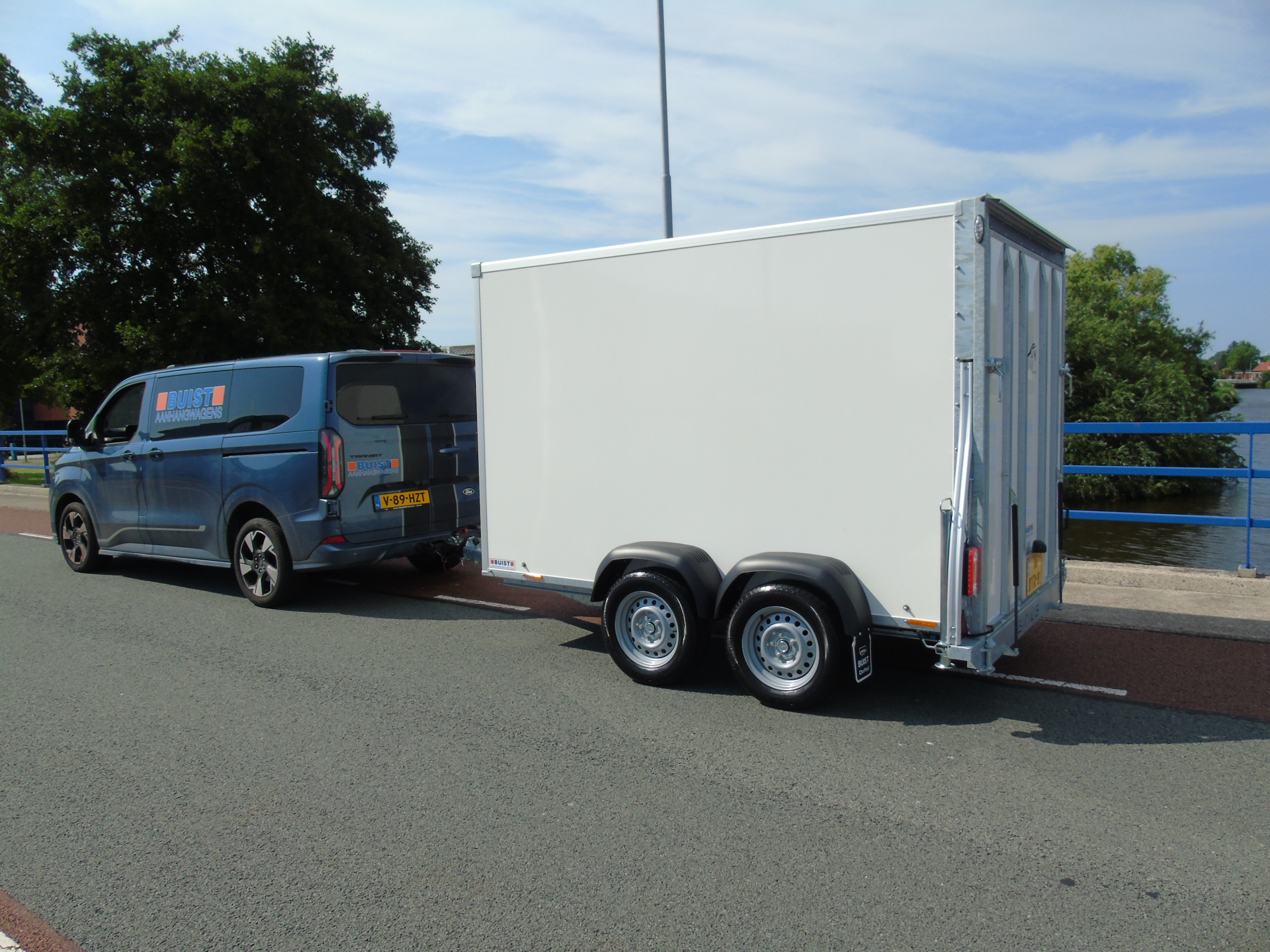 Voorraad aanhangwagen Sirius G130 PP gesloten tandemasser bakwagen deur-klep combi
