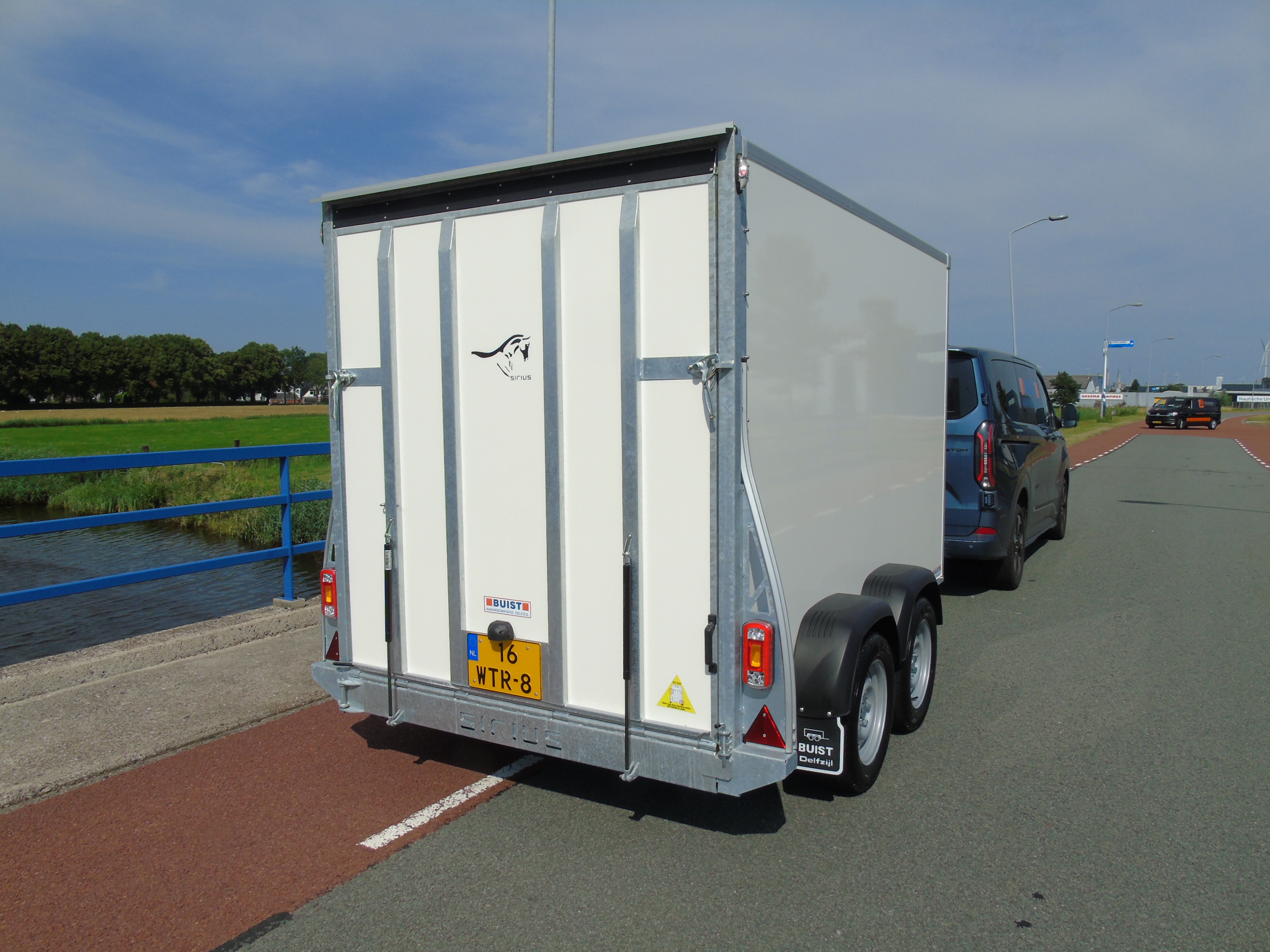 Voorraad aanhangwagen Sirius G130 PP gesloten tandemasser bakwagen deur-klep combi