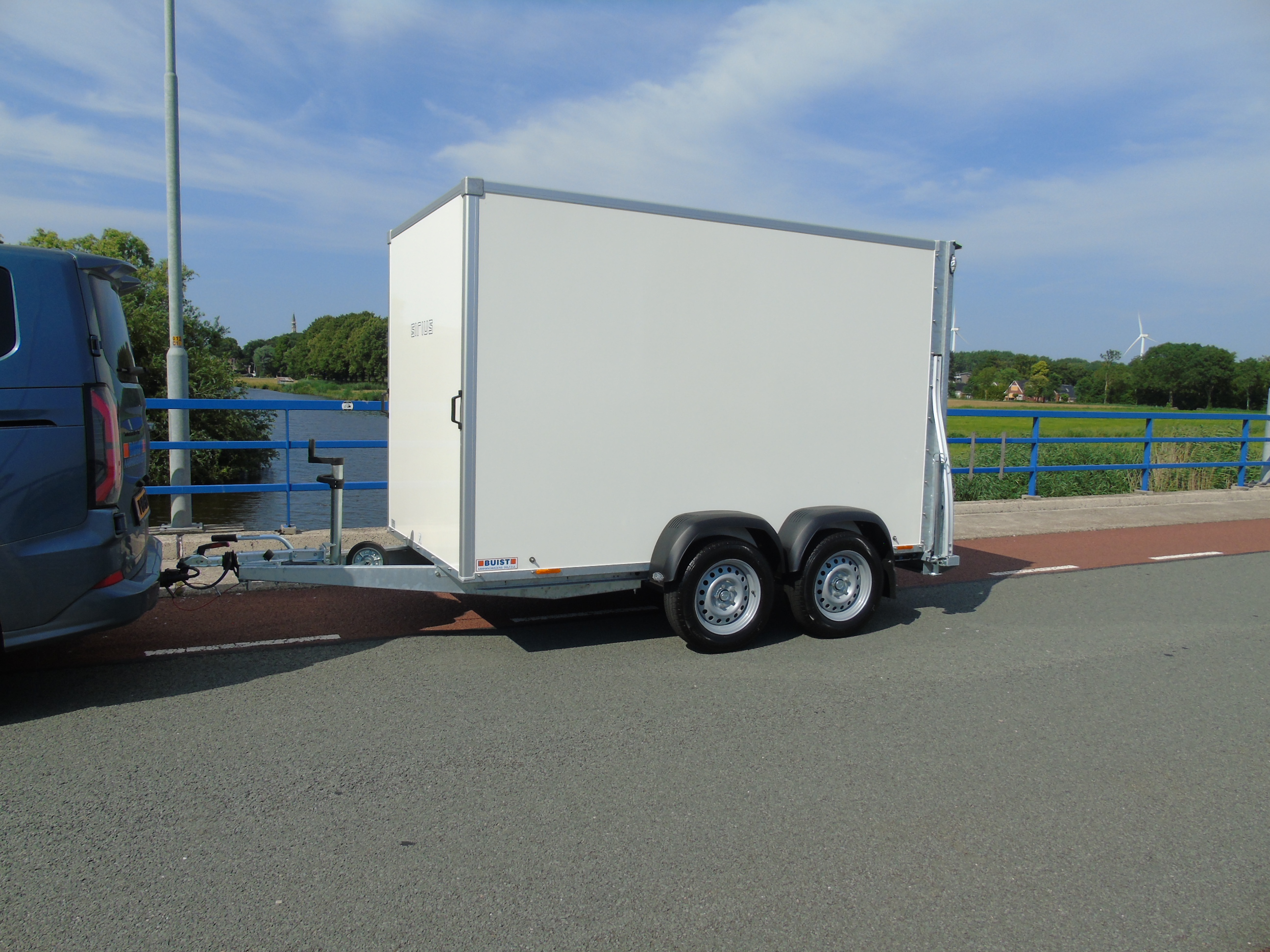 Voorraad aanhangwagen Sirius G130 PP gesloten tandemasser bakwagen deur-klep combi