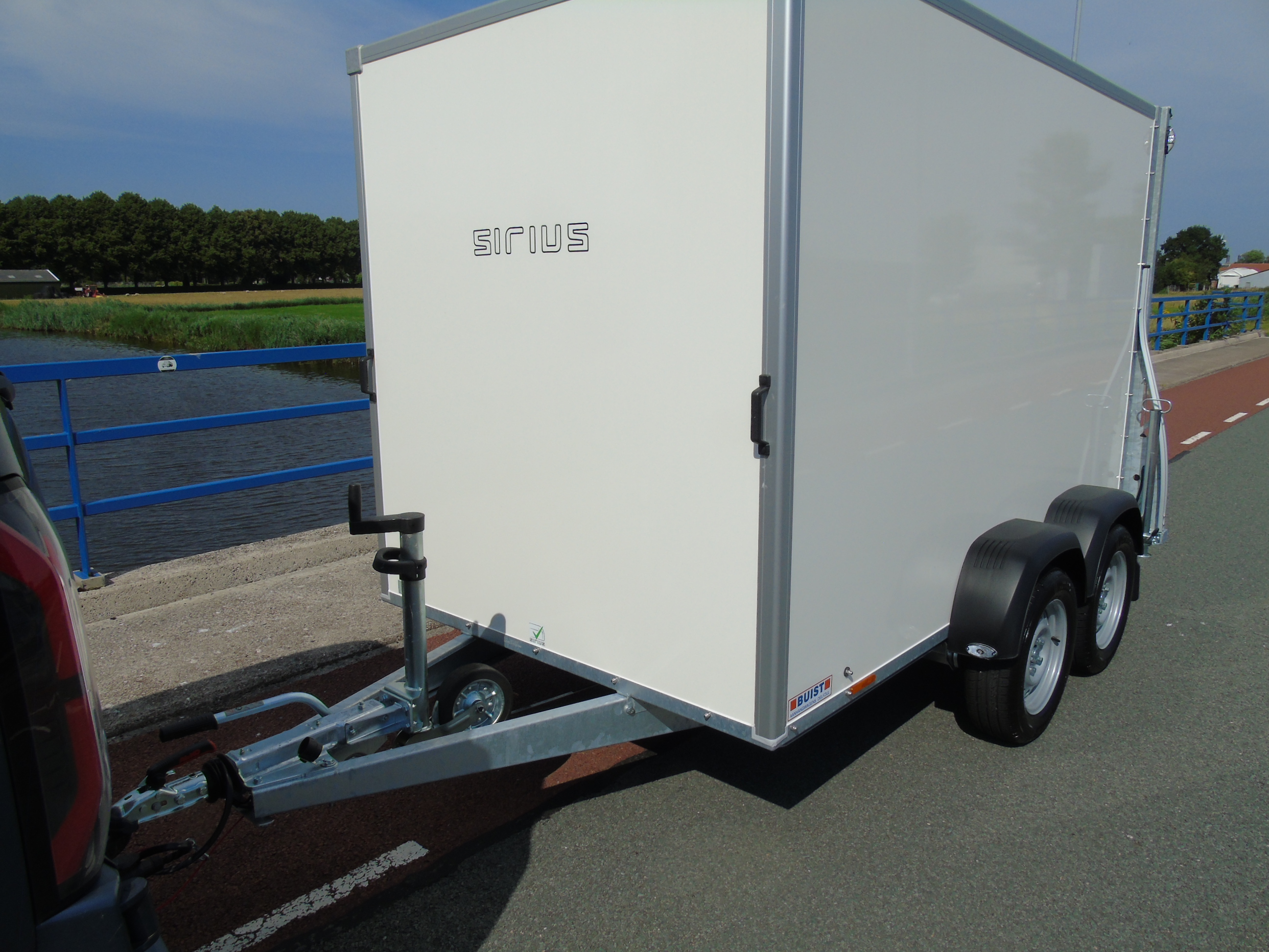 Voorraad aanhangwagen Sirius G130 PP gesloten tandemasser bakwagen deur-klep combi