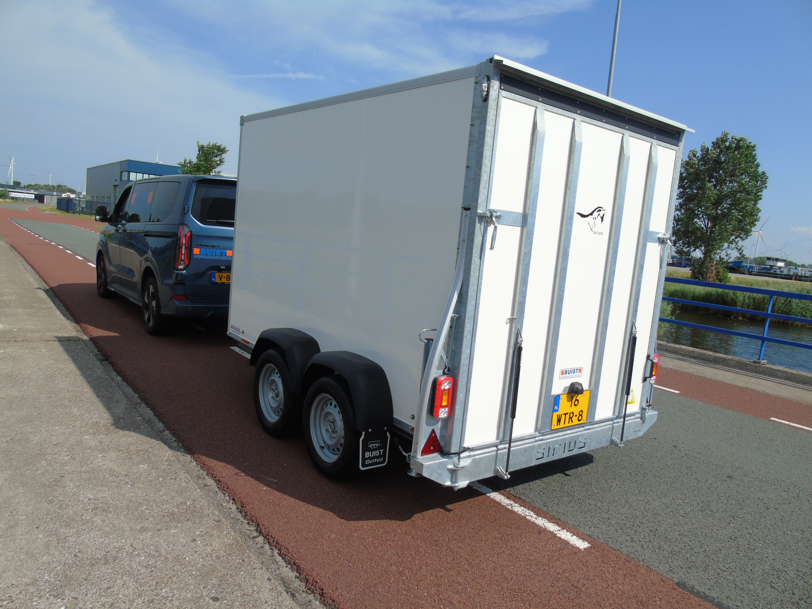 Voorraad aanhangwagen Sirius G130 PP gesloten tandemasser bakwagen deur-klep combi