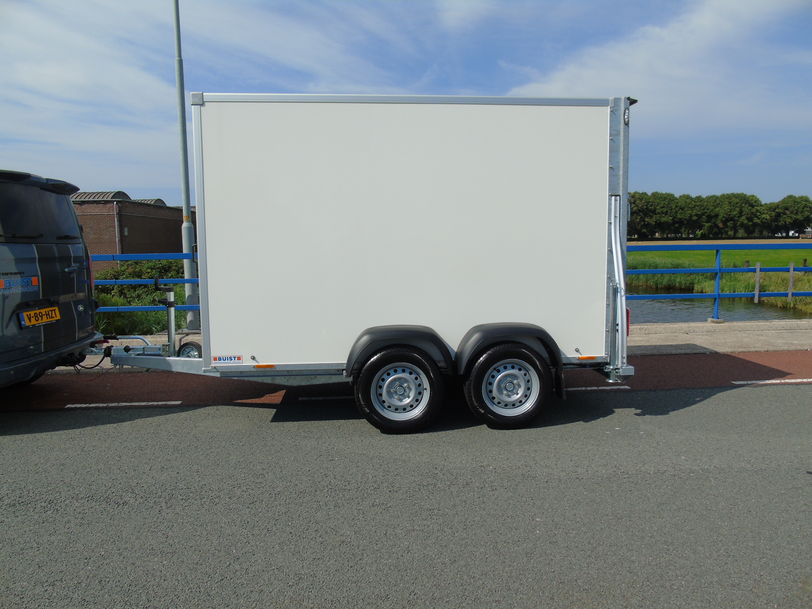 Voorraad aanhangwagen Sirius G130 PP gesloten tandemasser bakwagen deur-klep combi