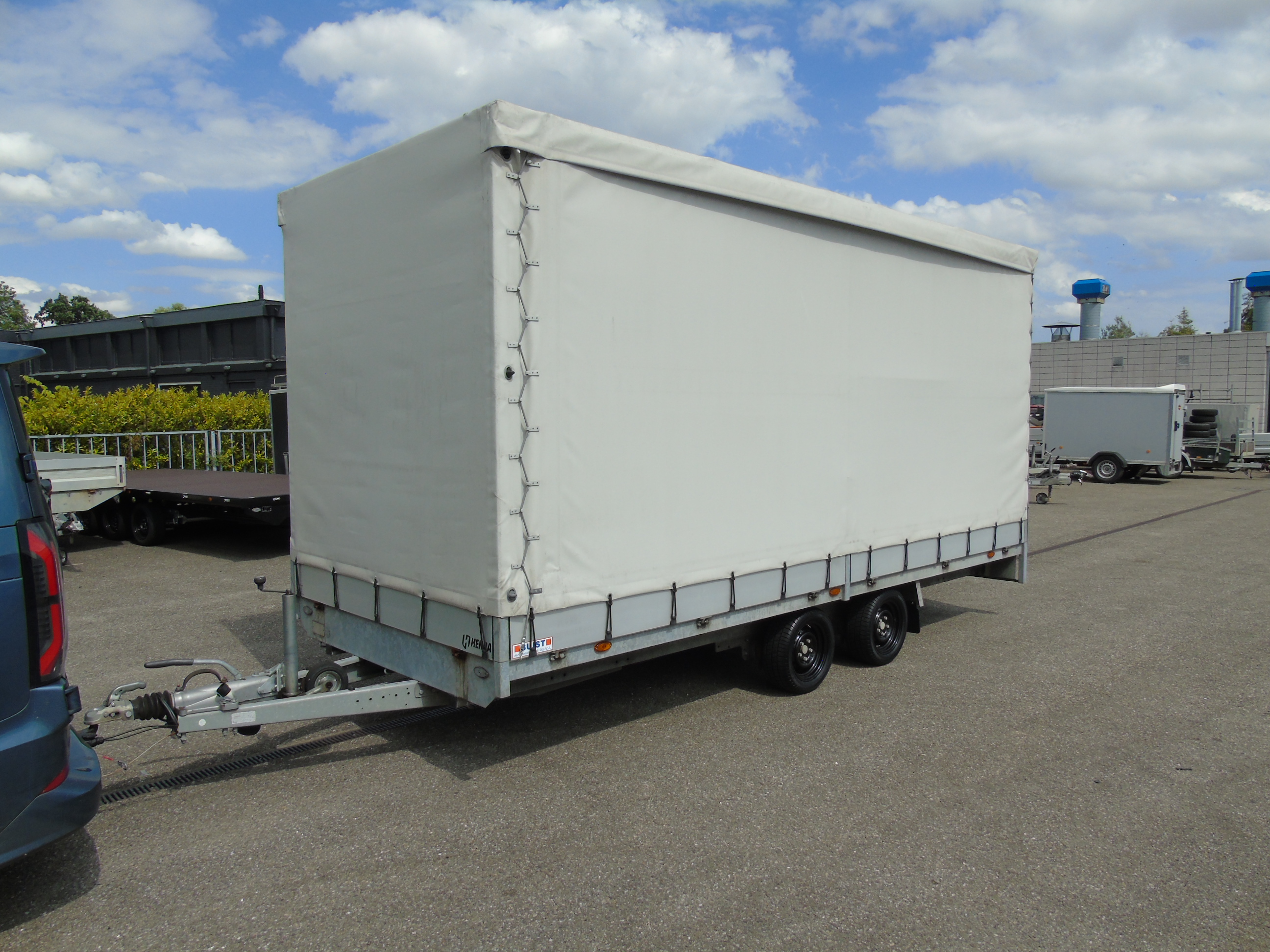 Occasion aanhangwagen Henra PL35350 met huifopbouw met schuifzeilen