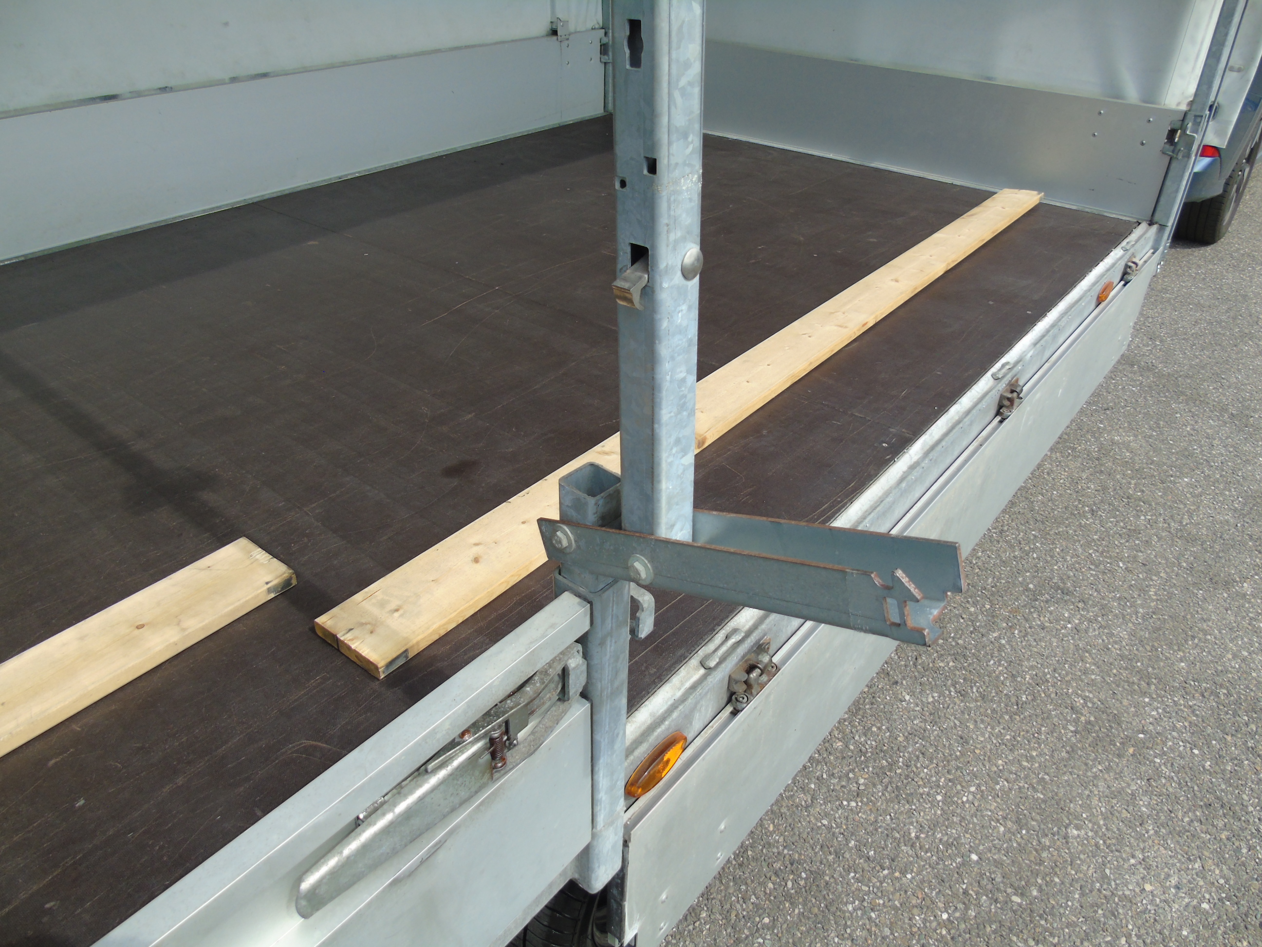 Occasion aanhangwagen Henra PL35350 met huifopbouw met schuifzeilen