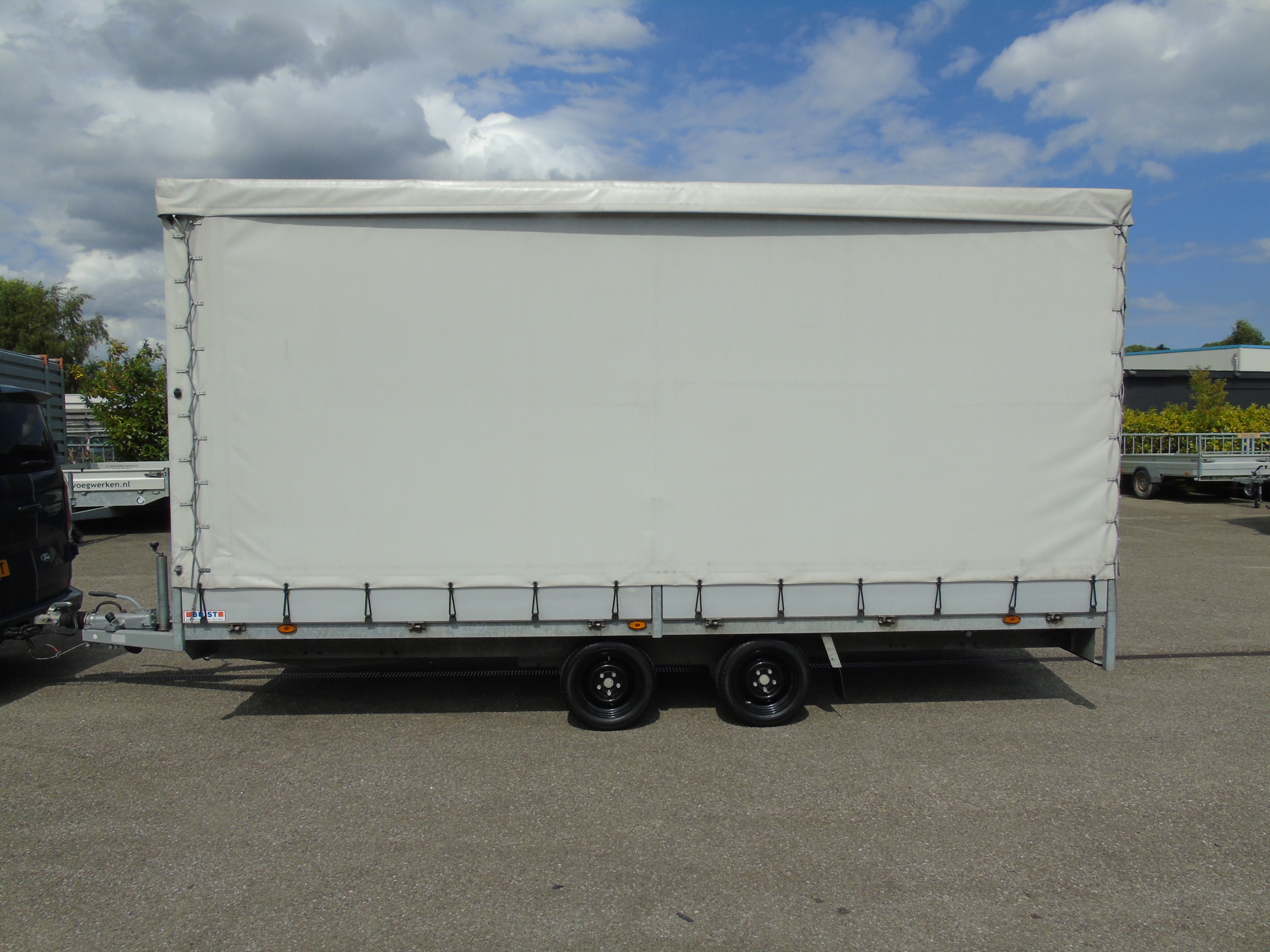 Occasion aanhangwagen Henra PL35350 met huifopbouw met schuifzeilen